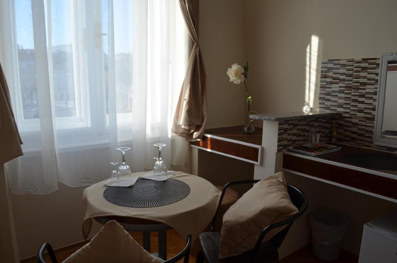Rooms & Apartments Infinity Rijeka Ngoại thất bức ảnh
